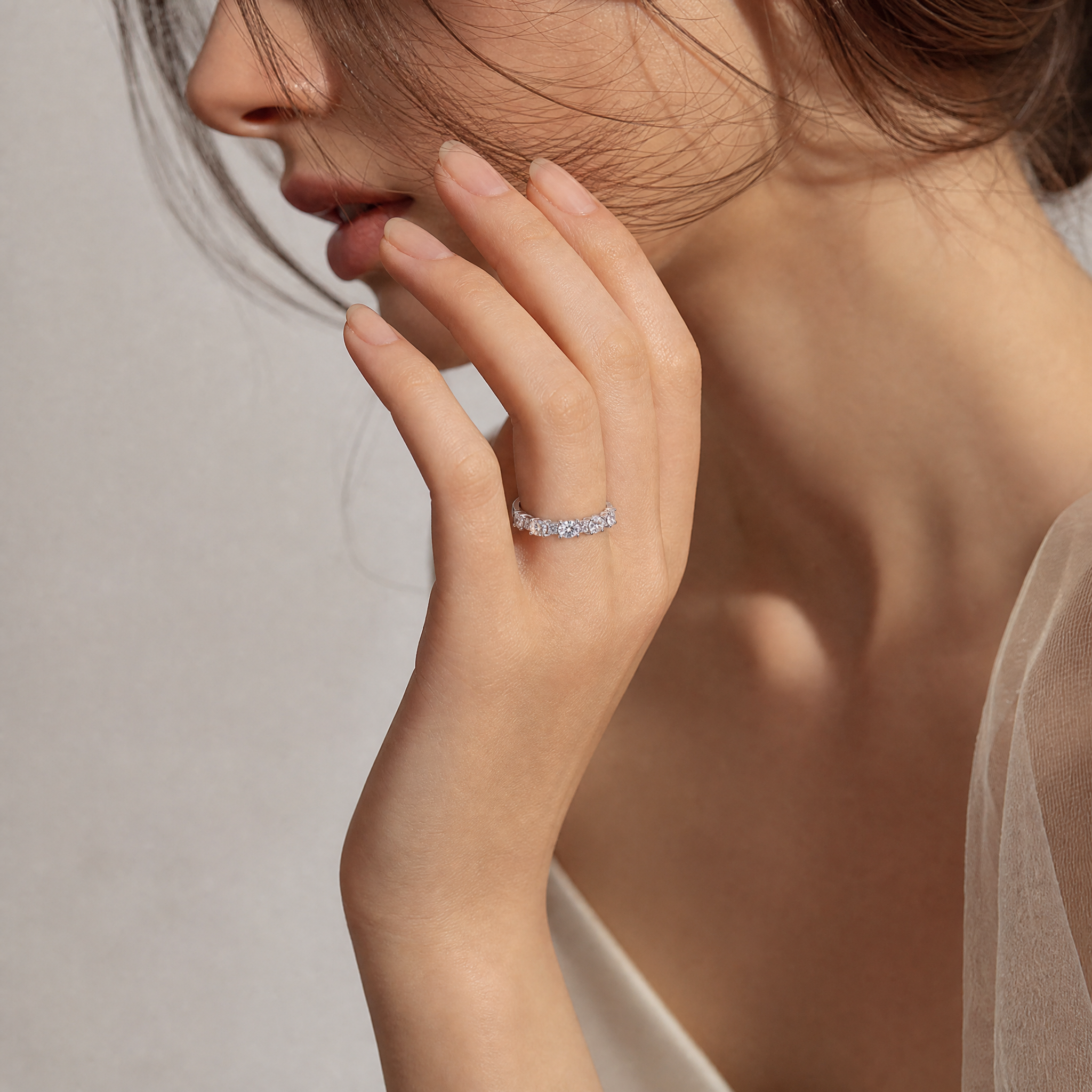 ROUND & OVAL DIAMOND HALF ETERNITY RING
