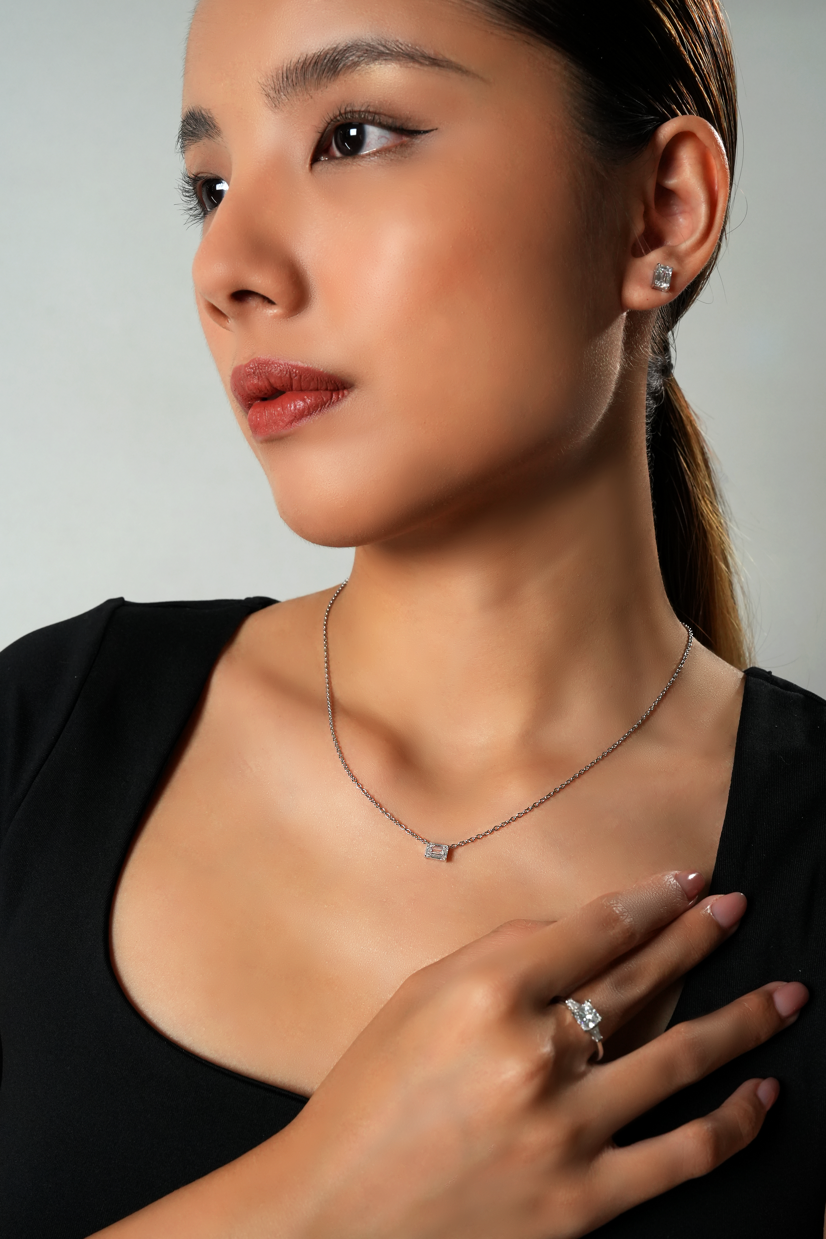 Minimalist Emerald Diamond Necklace