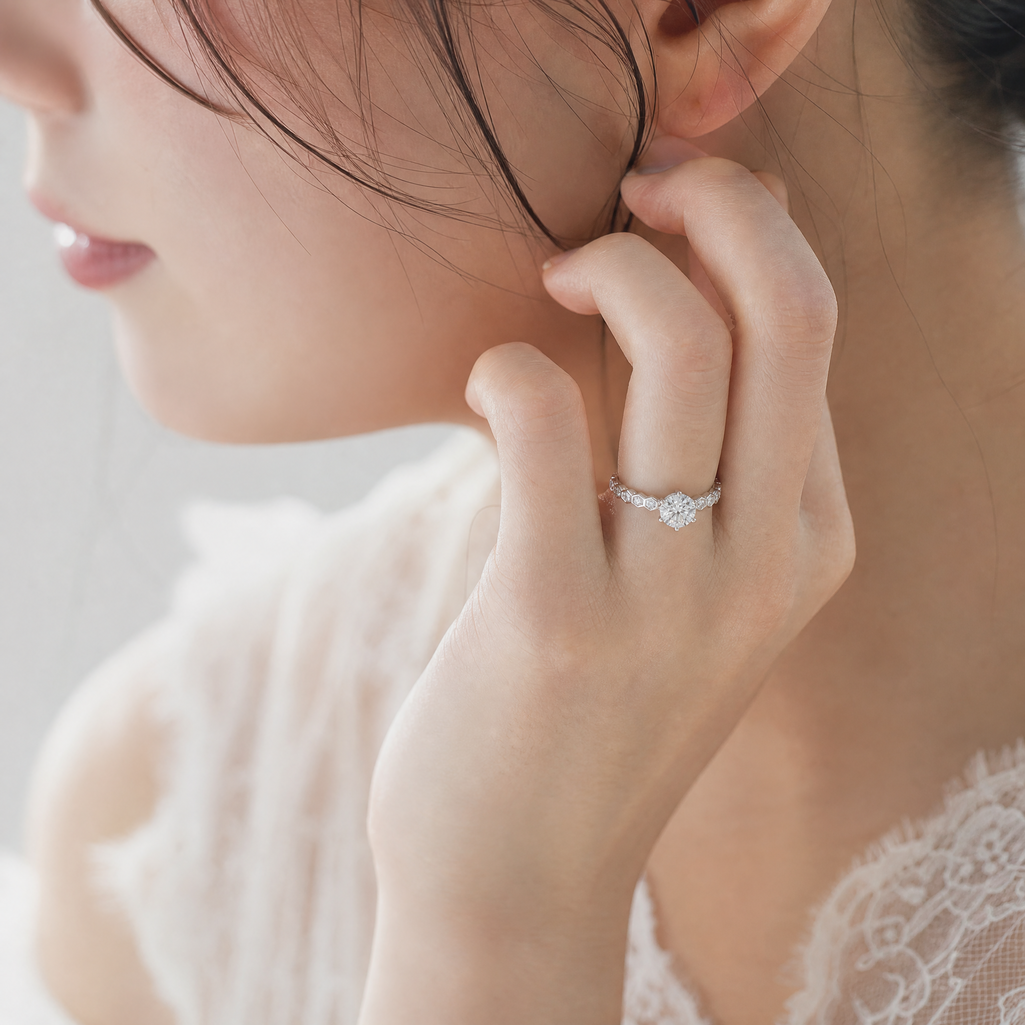 ROUND DIAMOND WITH PAVE RING ( 1 CT)