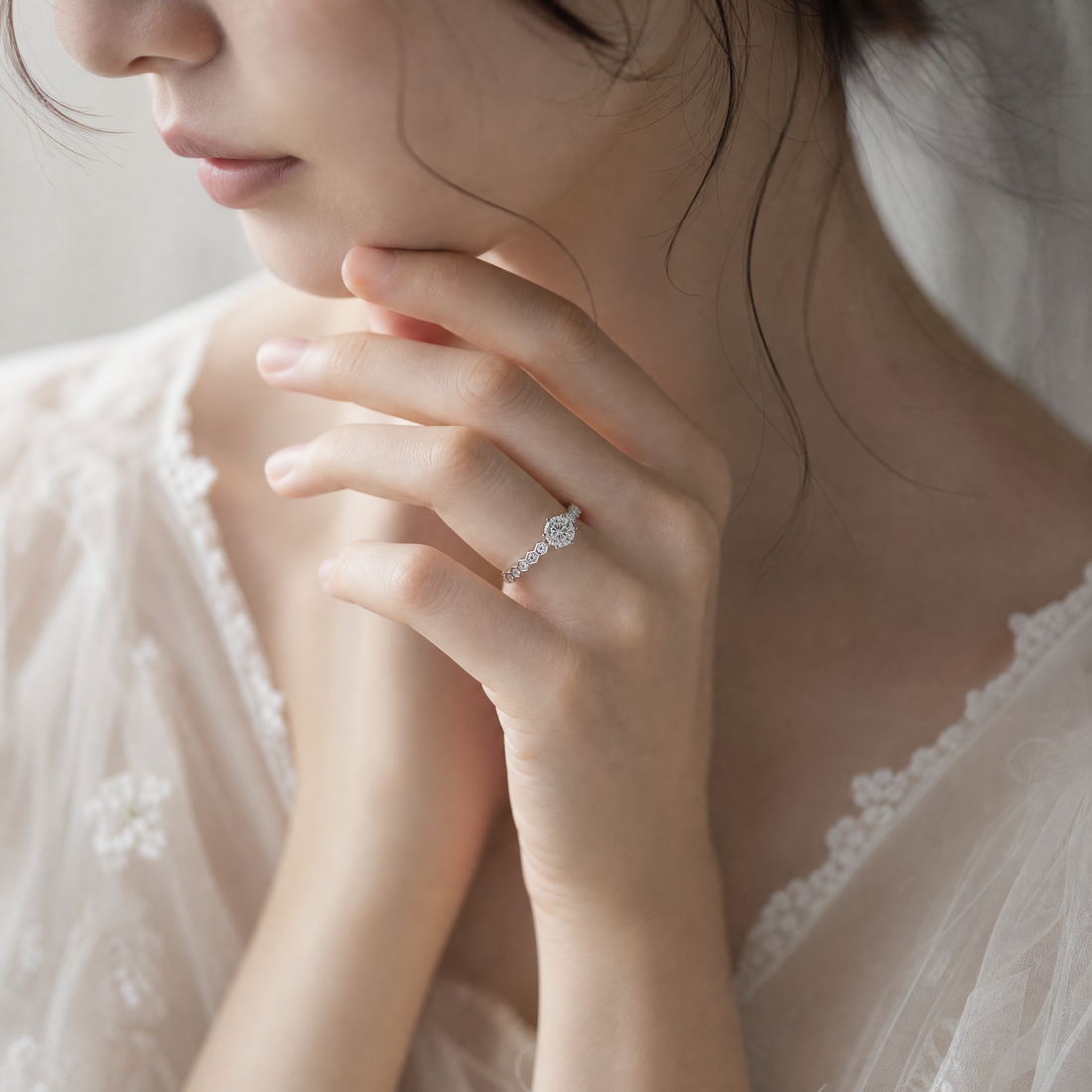 ROUND DIAMOND WITH PAVE RING ( 1 CT)