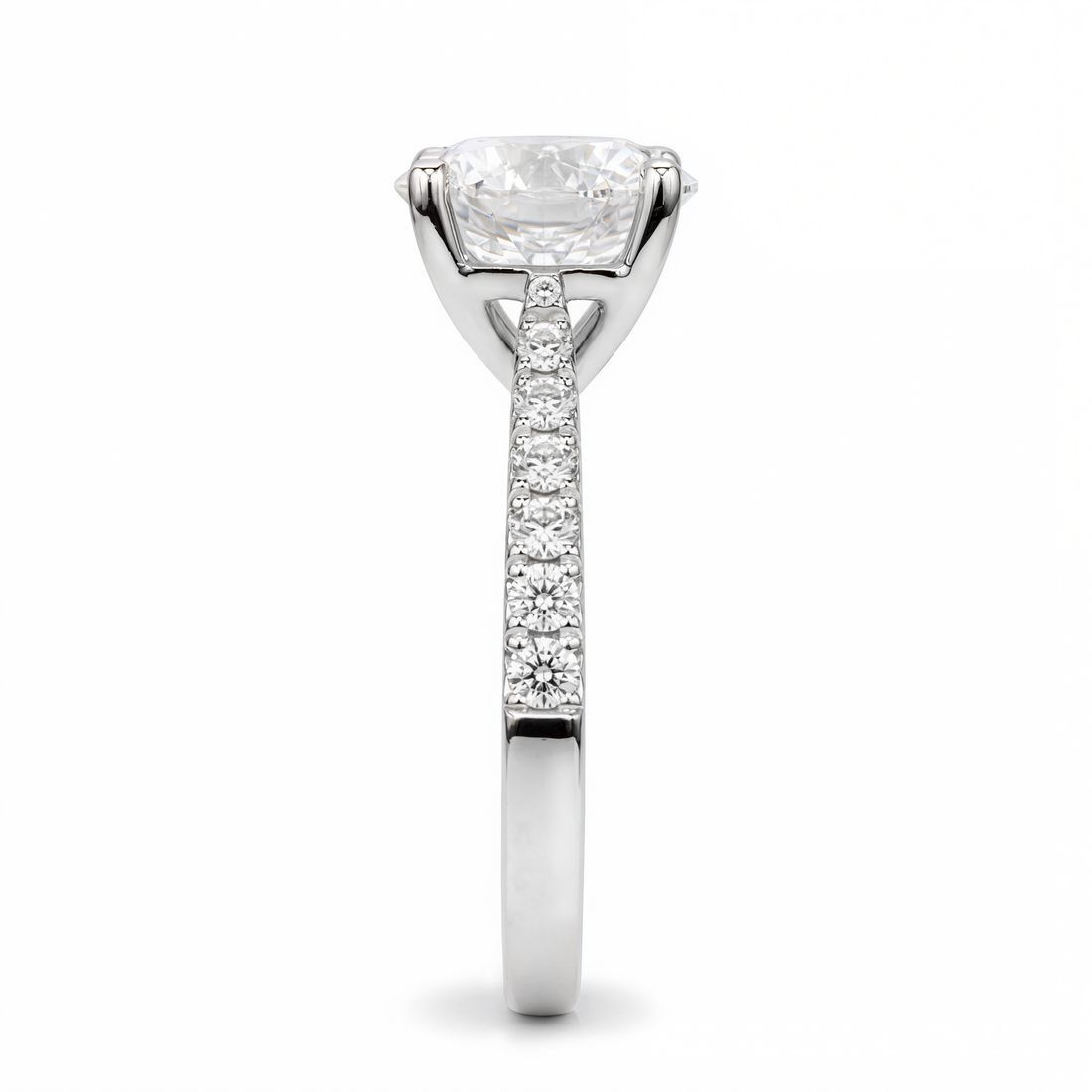 ROUND DIAMOND WITH PAVE RING ( 3.07 CT)