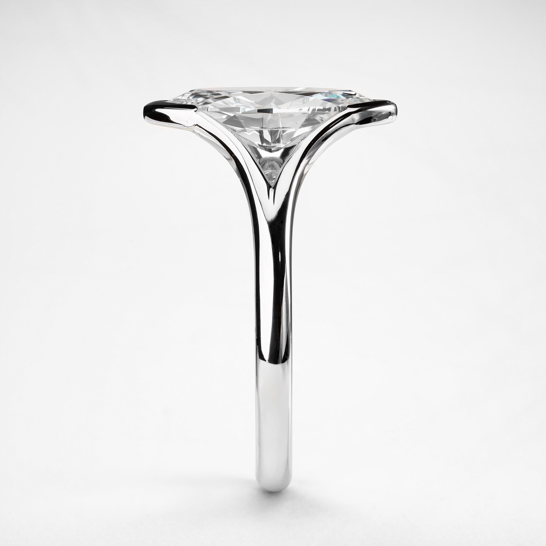 MARQUISE DIAMOND WITH SPLIT SHANK RING