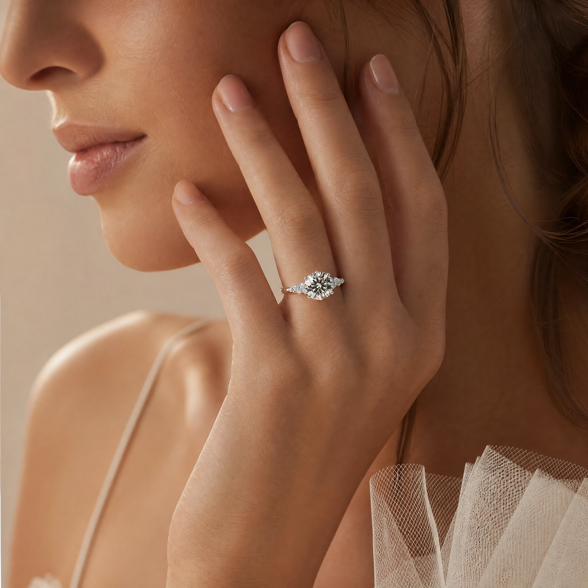 ROUND DIAMOND WITH SIDE DIAMONDS RING