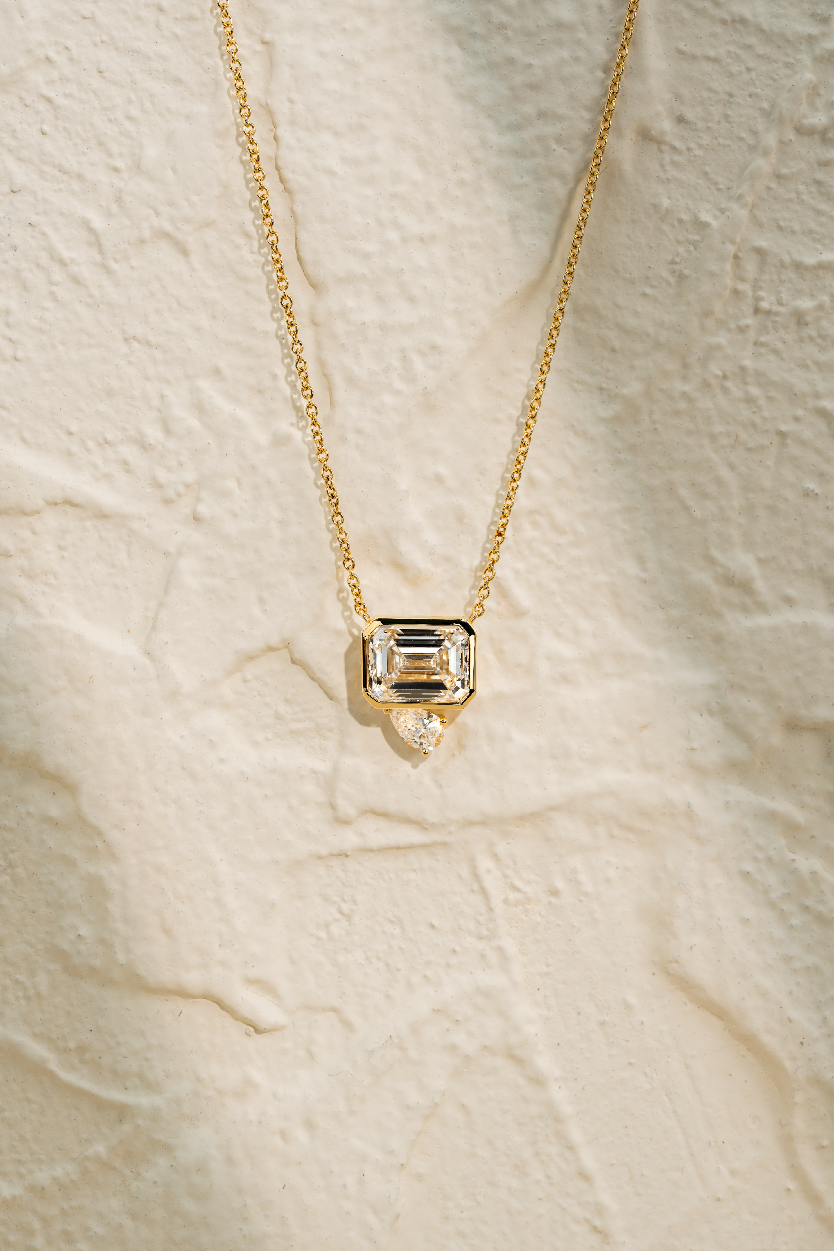 AURA EMERALD DIAMOND NECKLACE ( 2.74CT)