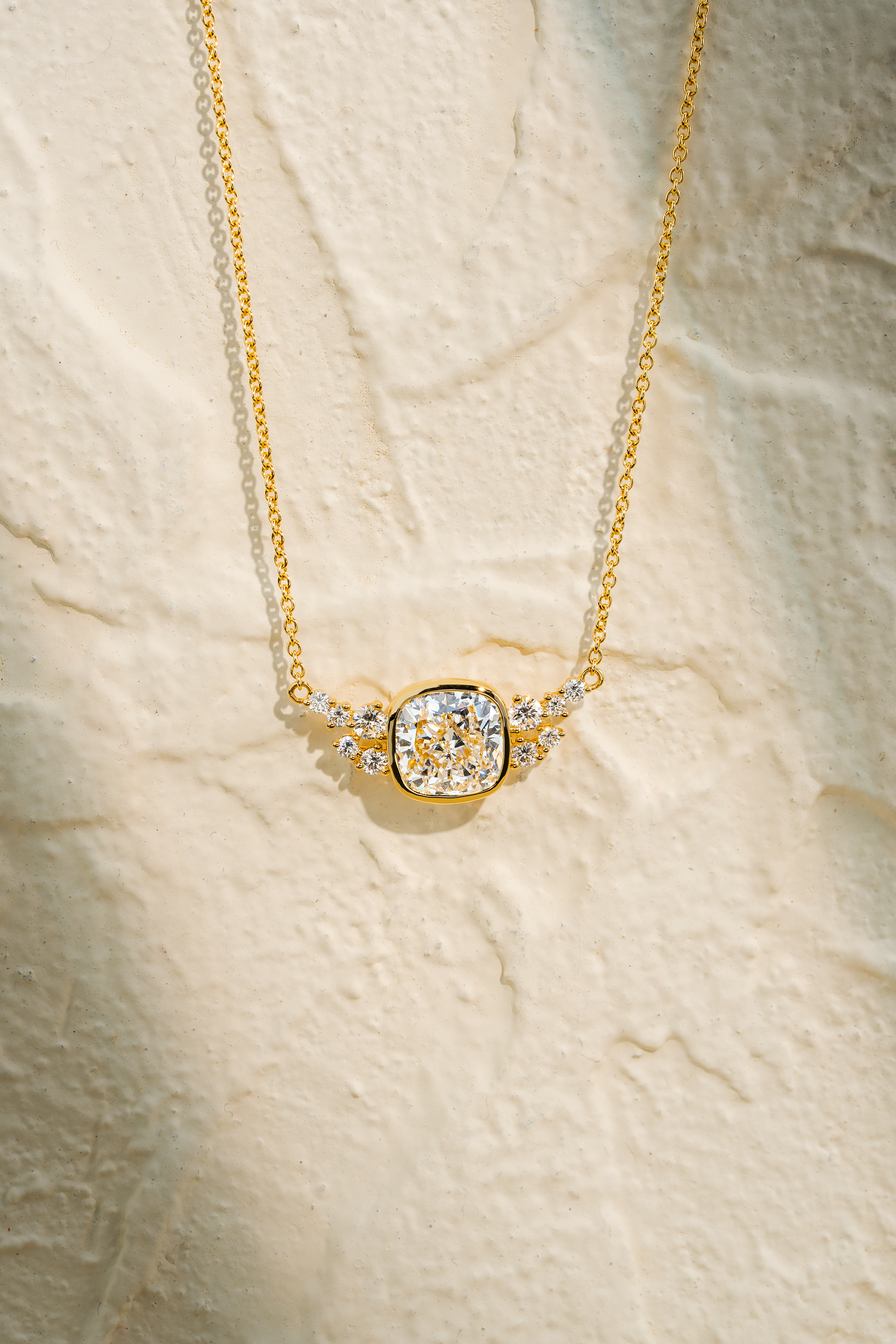 AURA CUSHION DIAMOND NECKLACE ( 2.84CT)