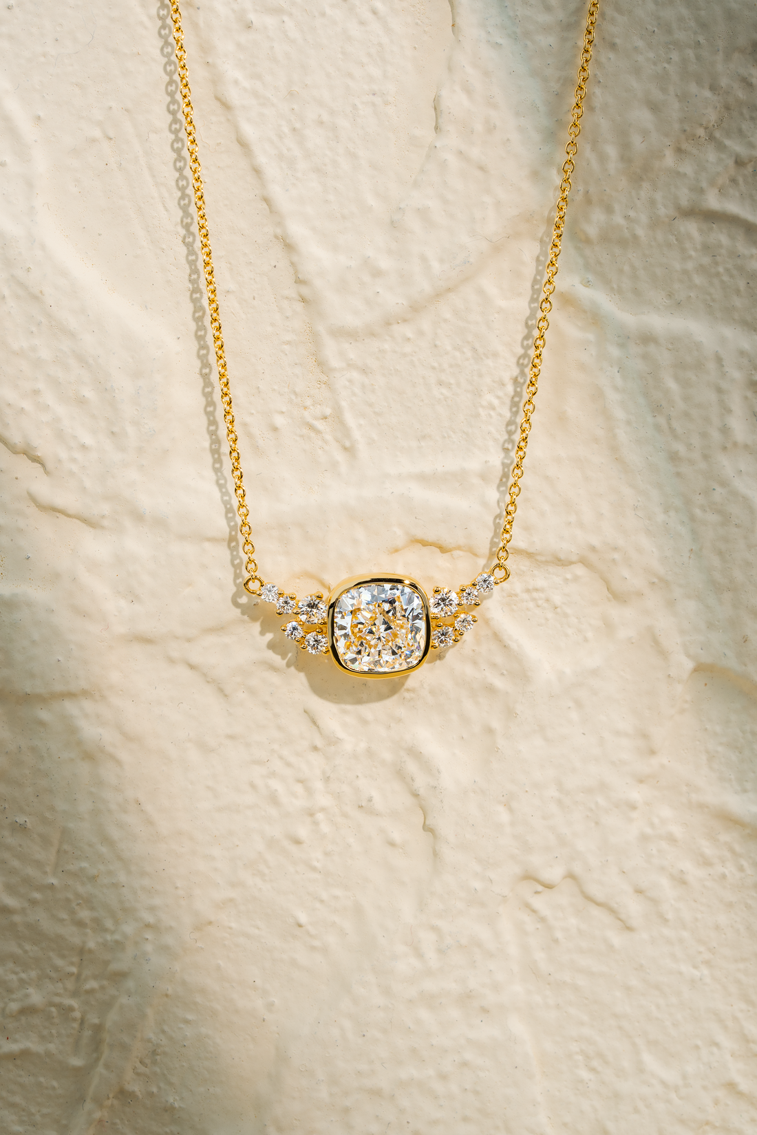 AURA CUSHION DIAMOND NECKLACE ( 2.84CT)
