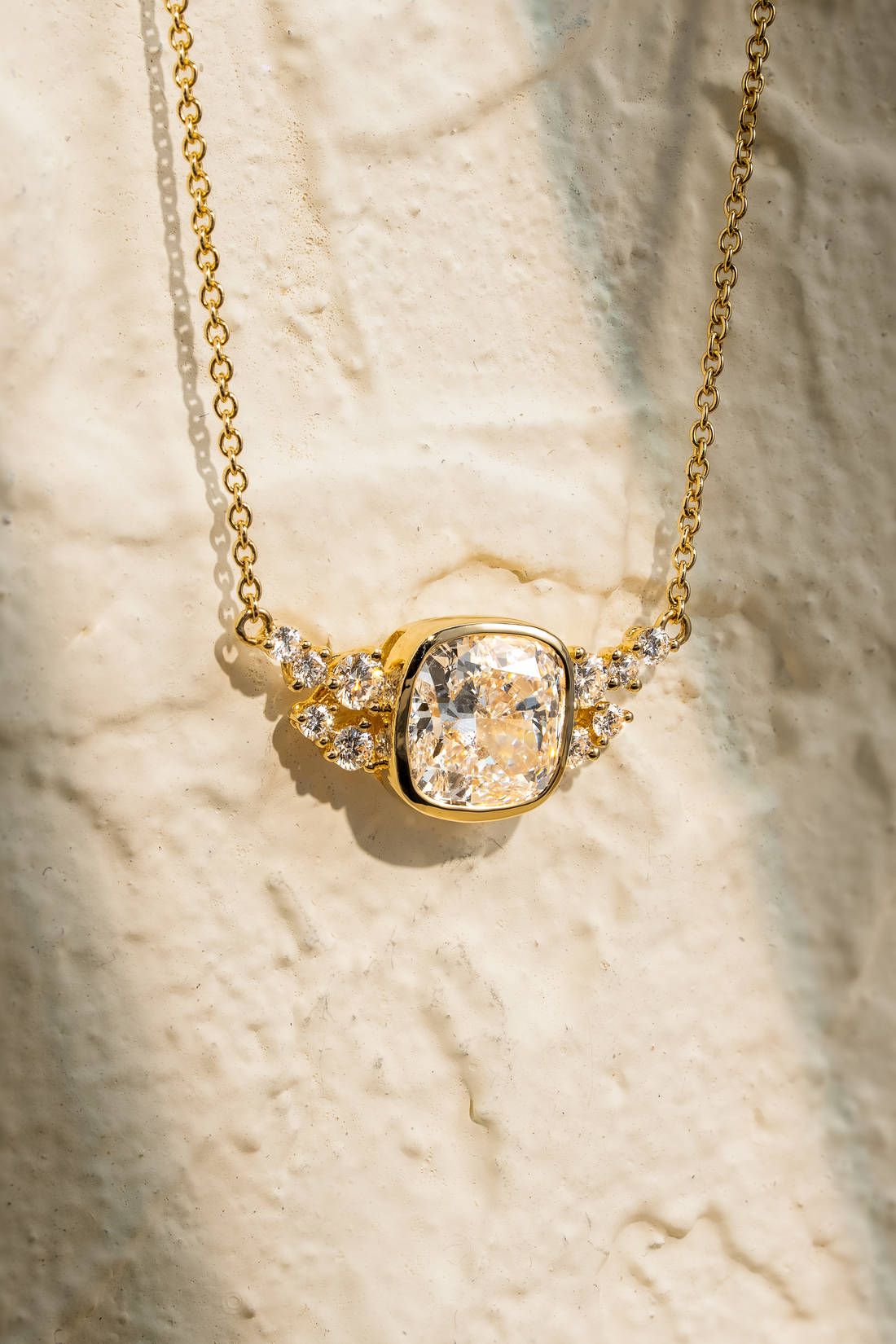 AURA CUSHION DIAMOND NECKLACE ( 2.84CT)