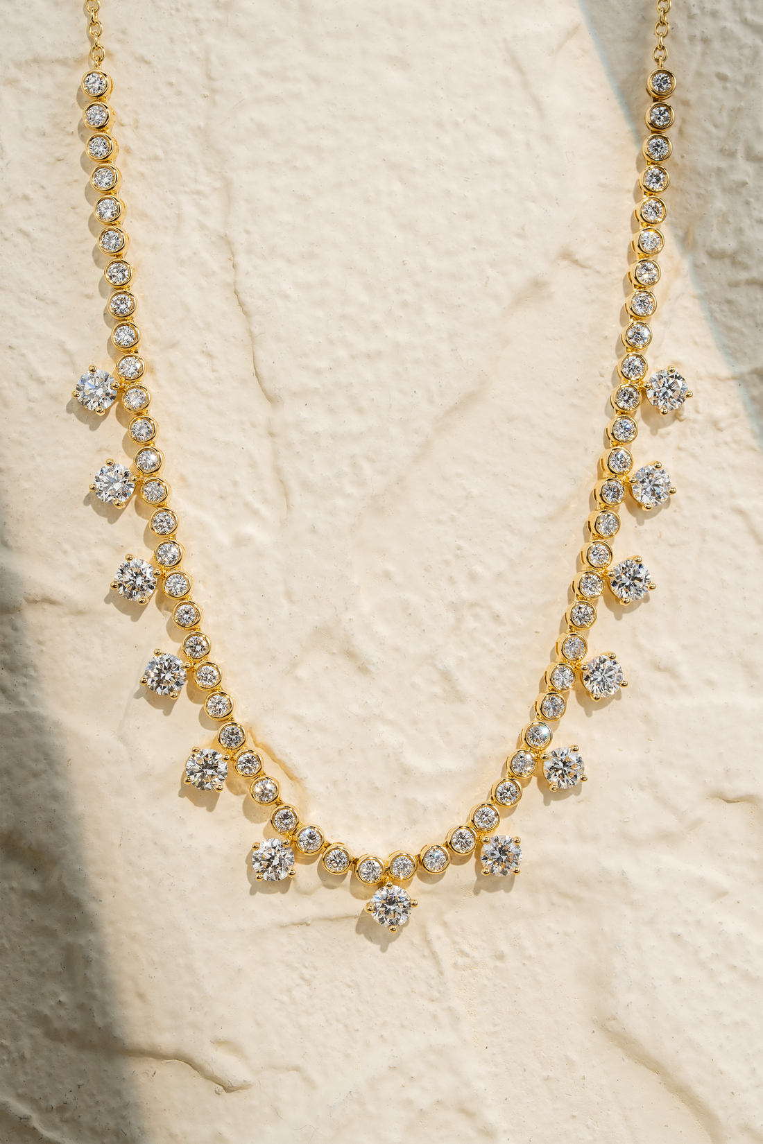 ETERNA DANGLING ROUND DIAMOND NECKLACE