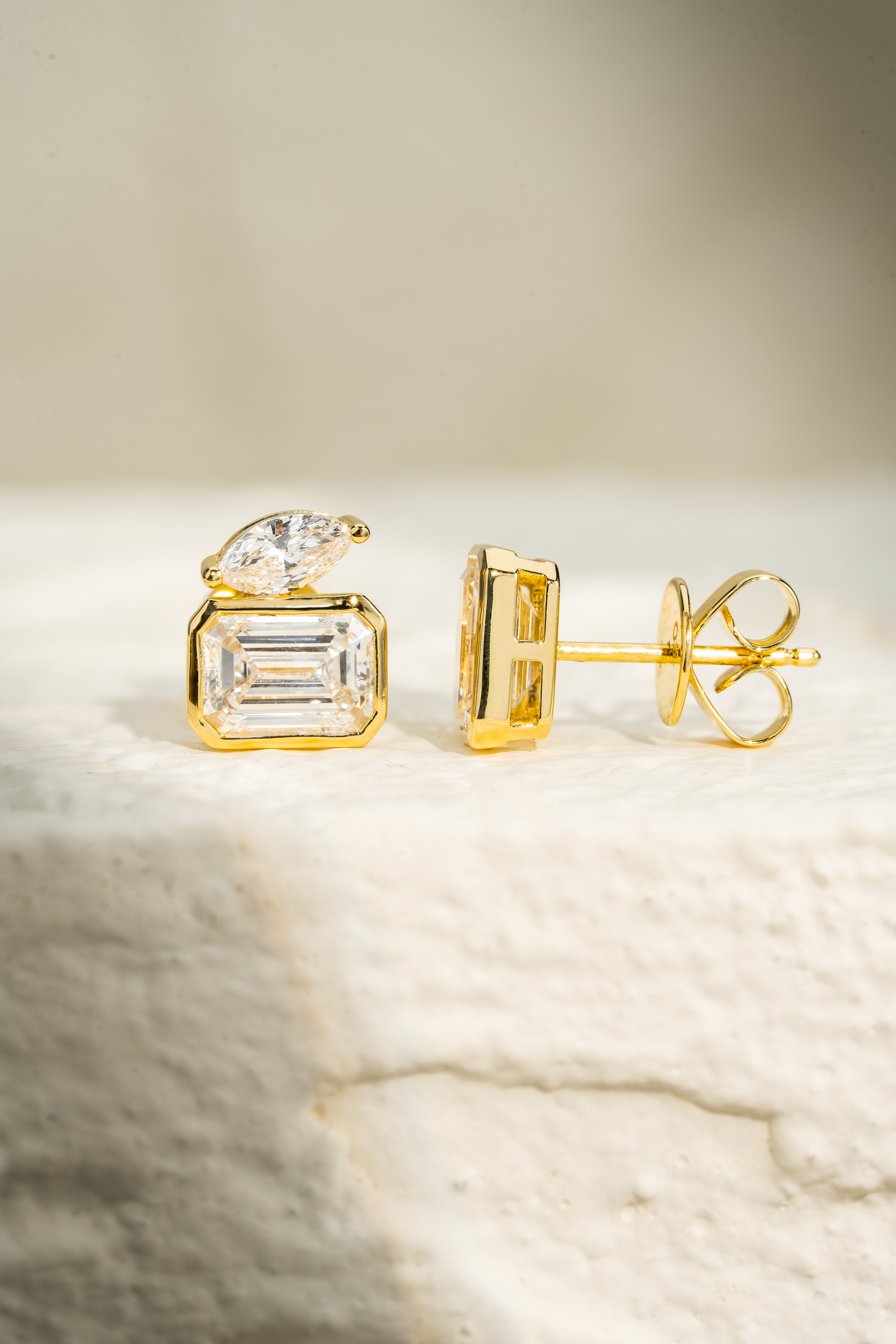 AURA EMERALD DIAMOND EARSTUDS