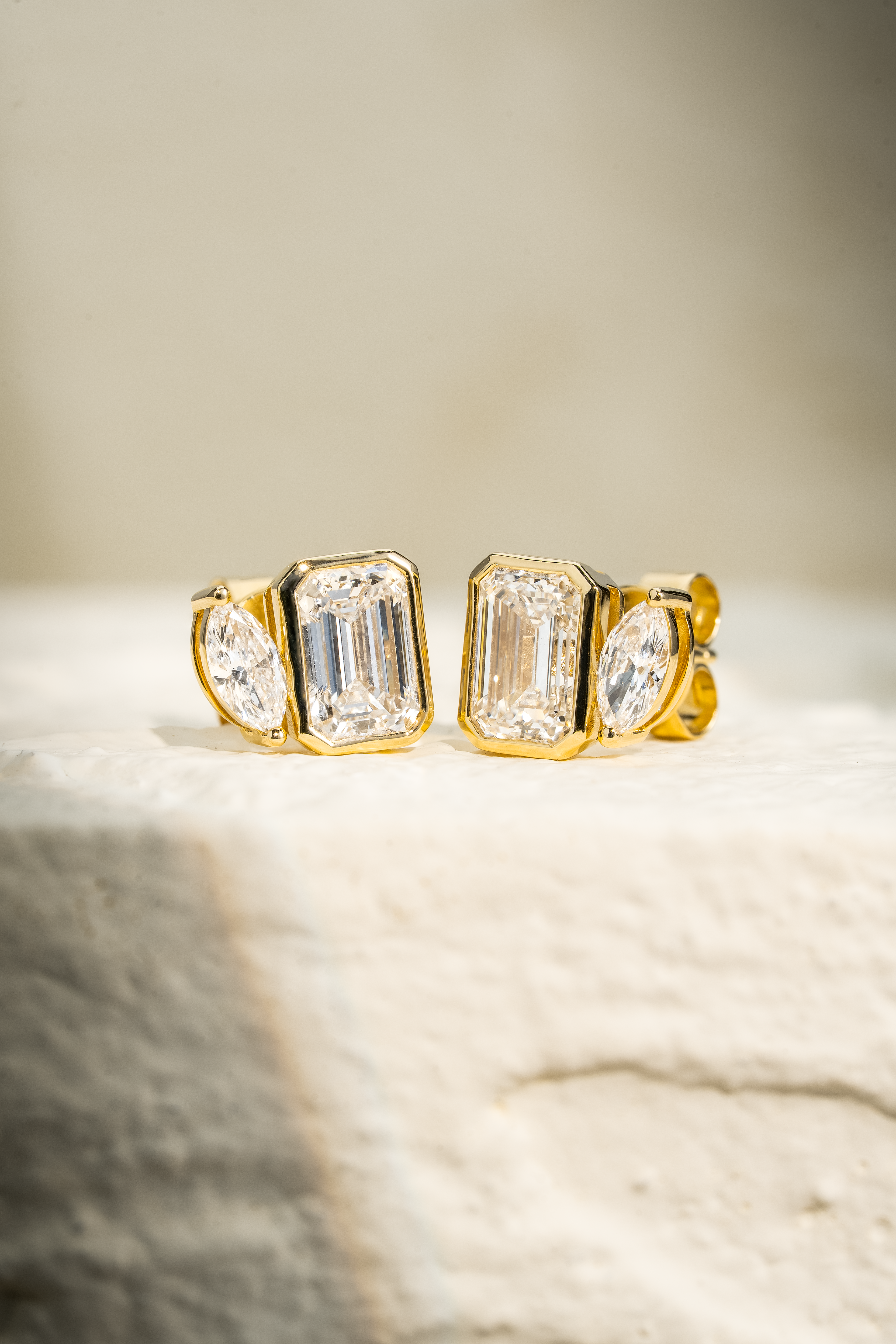 AURA EMERALD DIAMOND EARSTUDS