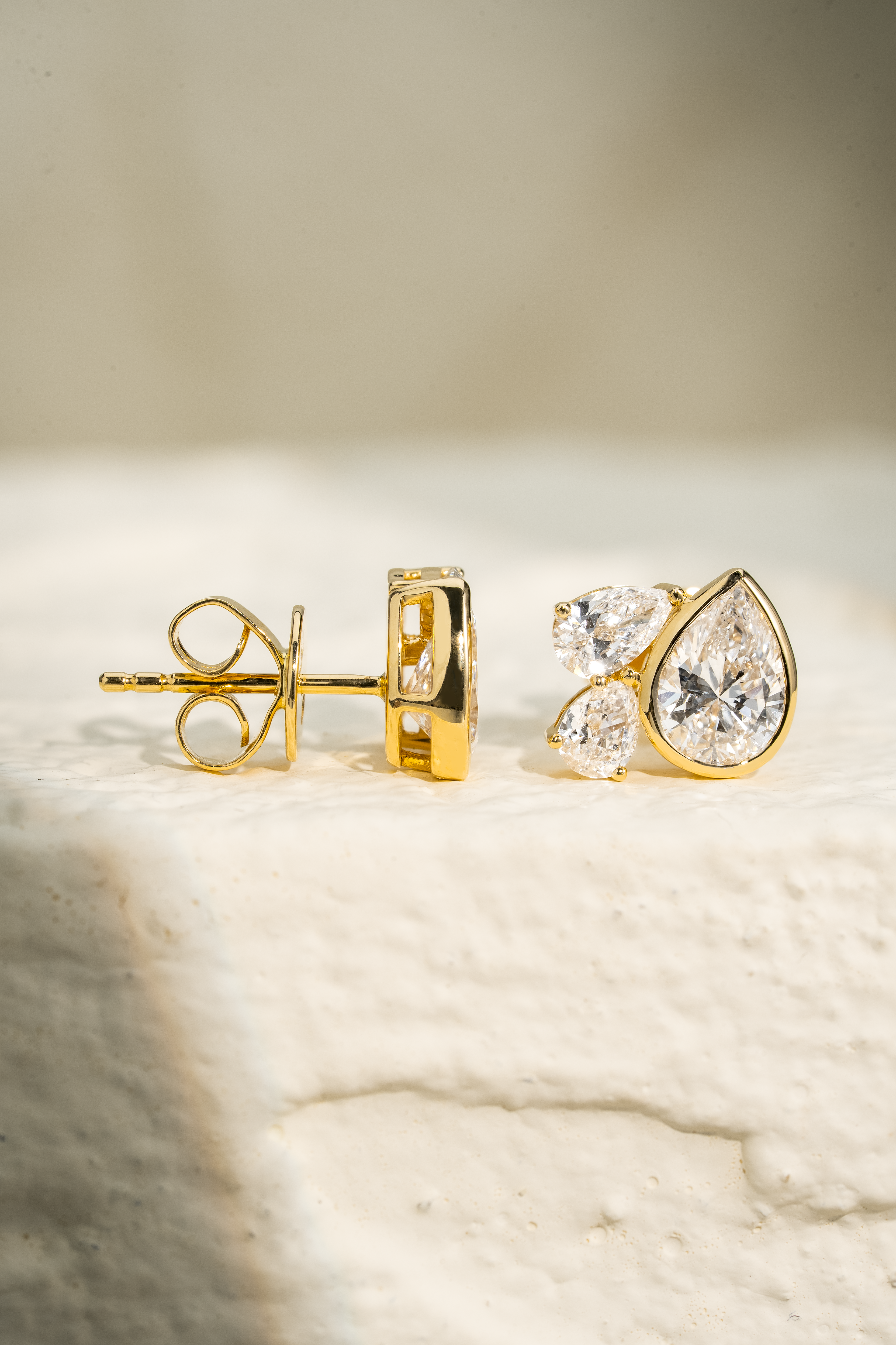 AURA PEAR DIAMOND EARSTUDS