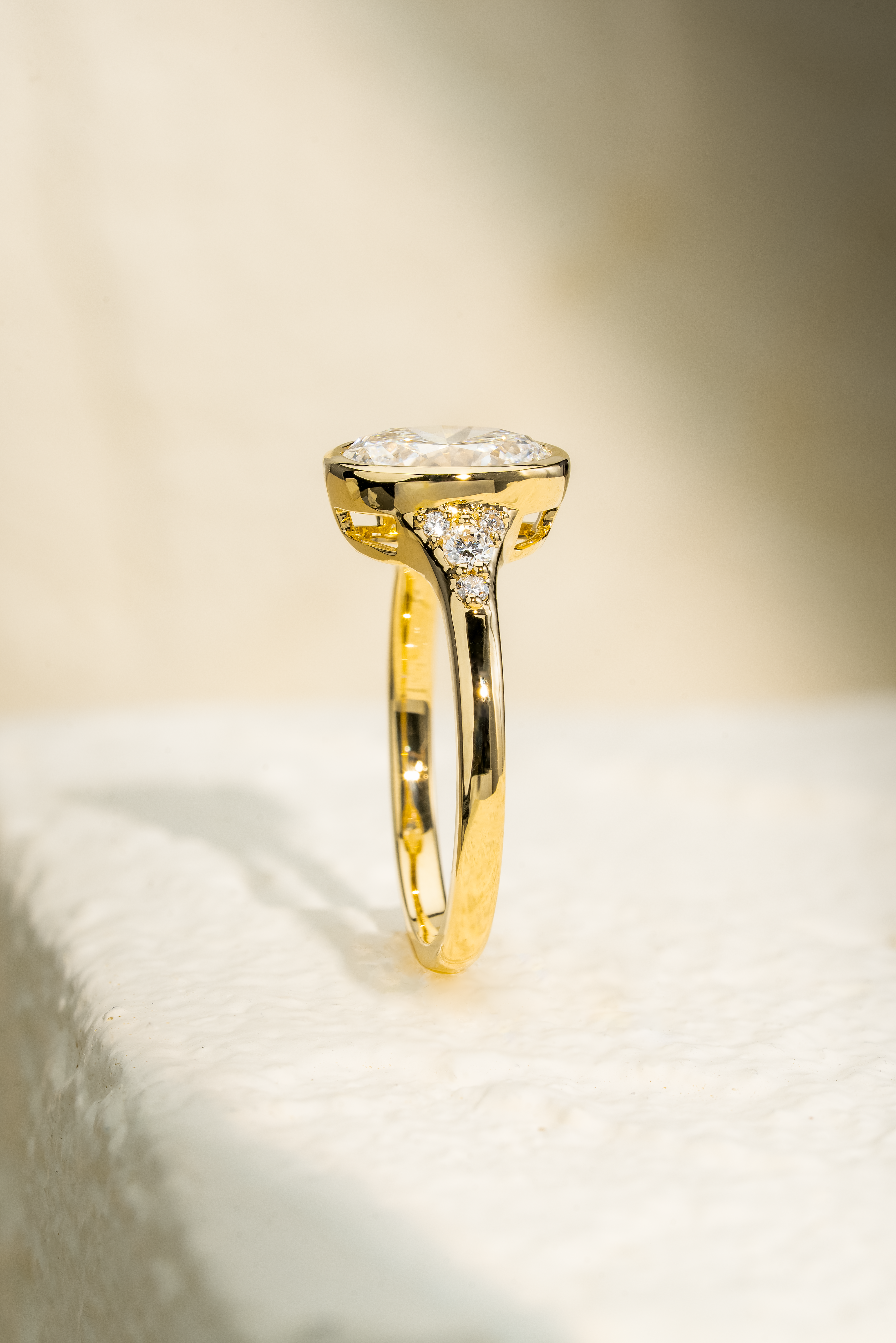 AURA OVAL DIAMOND RING ( 1.86CT)