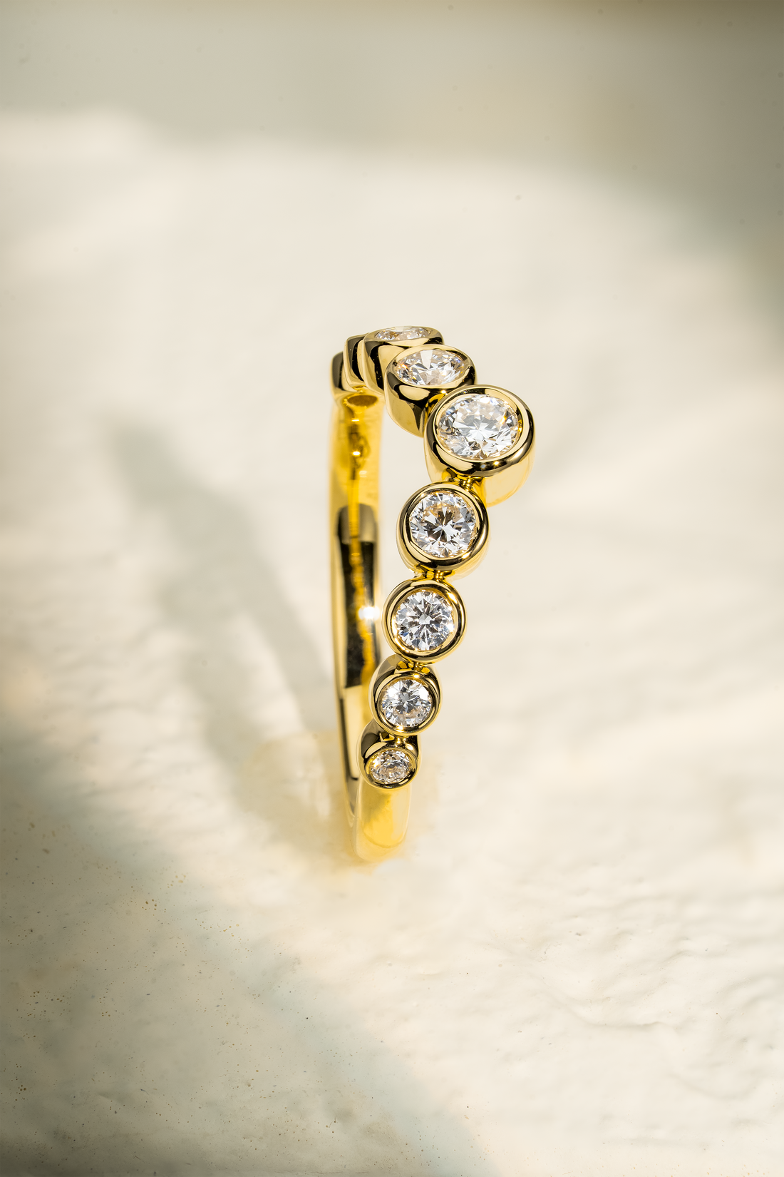 ETERNA ROUND DIAMOND CURVED RING