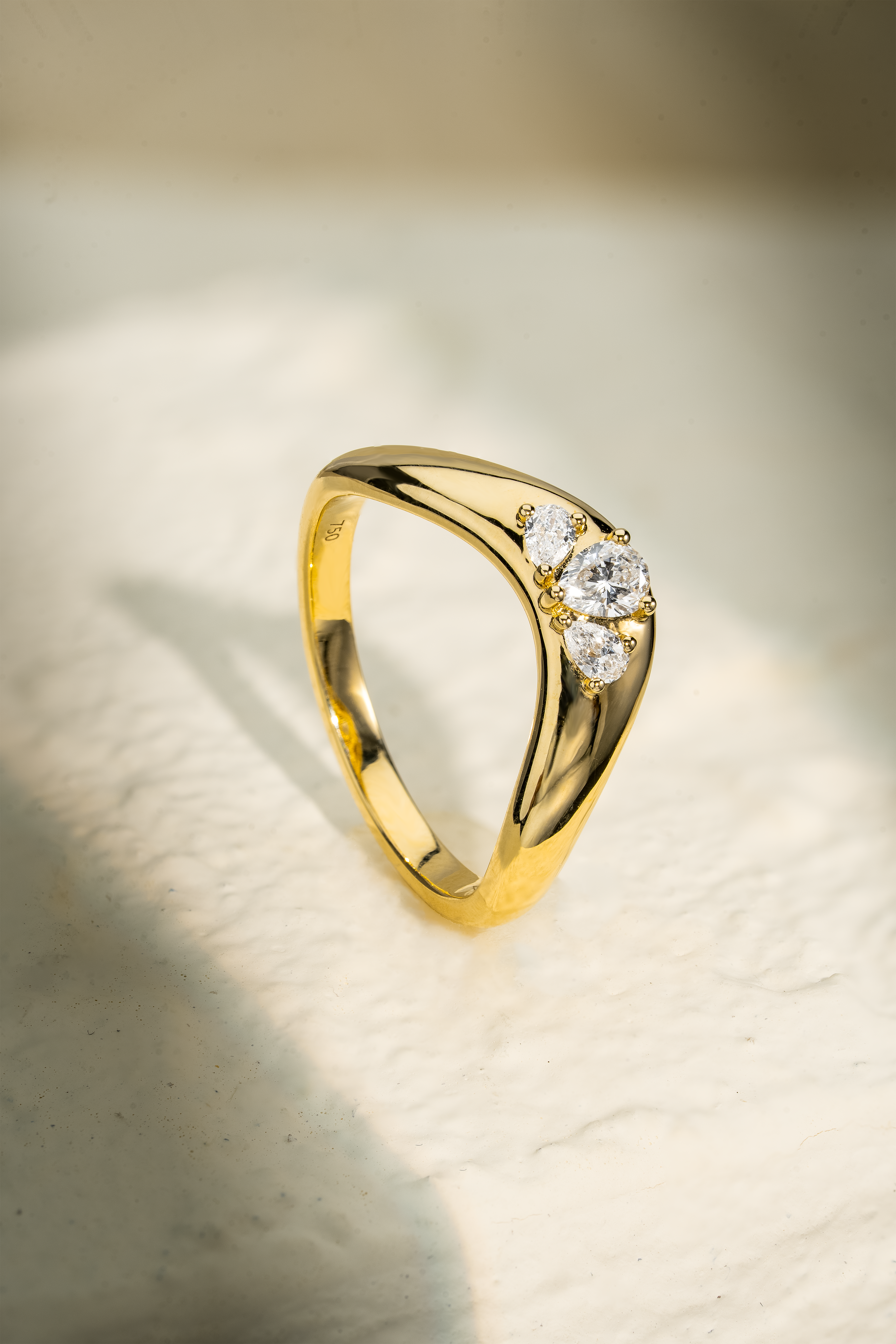 VIRELLE DIAMONDS RING - TRI PEAR