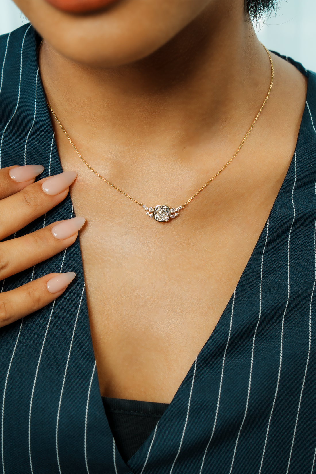 AURA CUSHION DIAMOND NECKLACE ( 2.84CT)