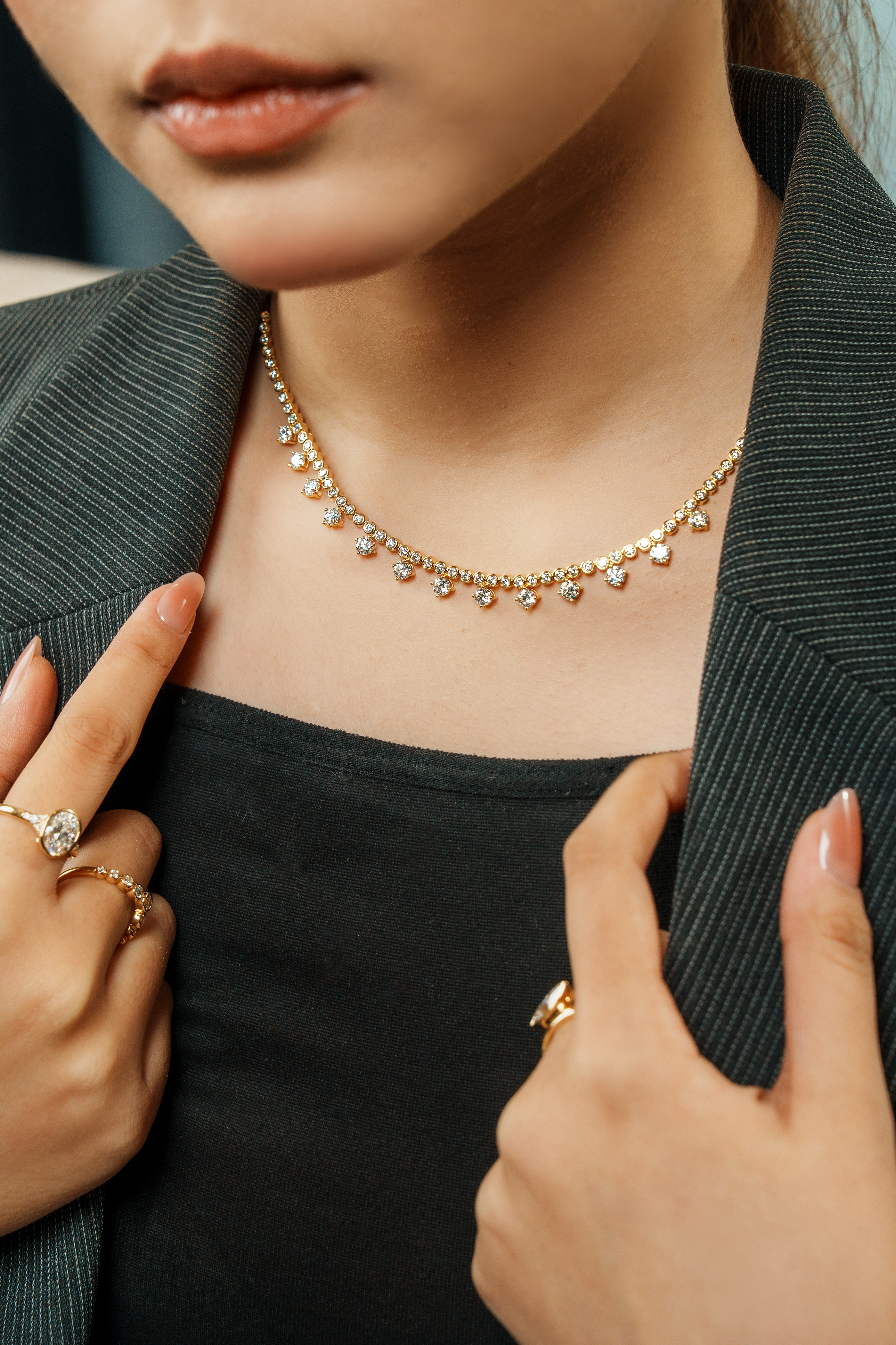 ETERNA DANGLING ROUND DIAMOND NECKLACE