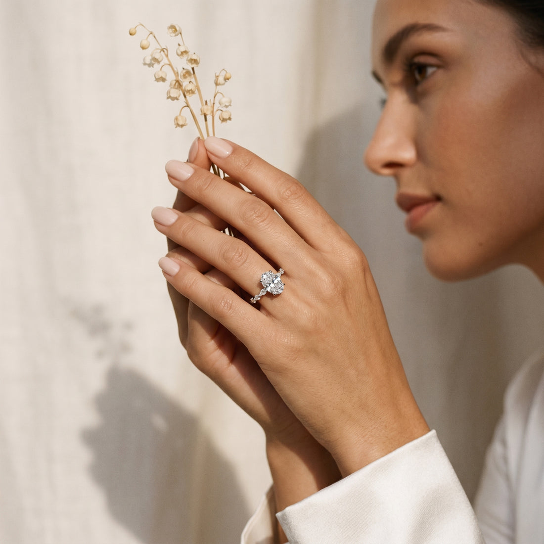 OVAL DIAMOND WITH SIDESTONES DIAMOND PAVE RING